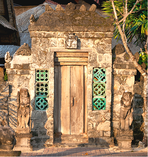 <p>Tandjung Sari is a handmade resort. The resorts "rooms" are stand-alone cottages—always called bungalows—set in walled gardens.&nbsp;</p>