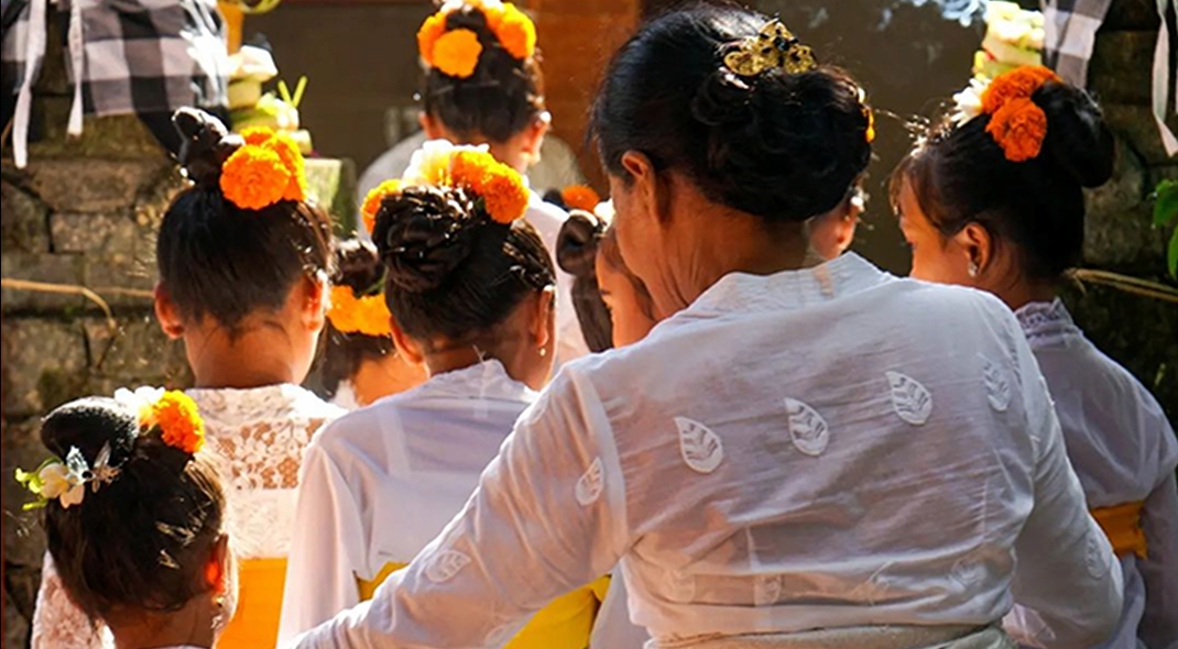 <p>As teachers shared their wisdom, they contributed to an “oral and visual history,” recording their knowledge of music, instruments, dance, and the intricate arts of costuming and palm leaf decoration. </p>