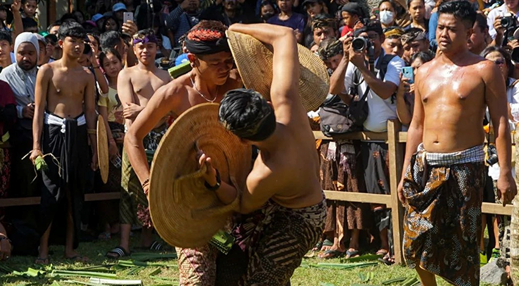 Perang Pandan & Ayunan Jantra